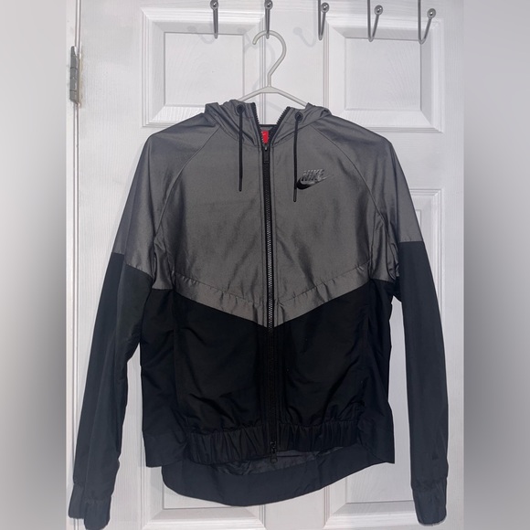 Nike black and grey windbreaker. Size Small. - Picture 2 of 4